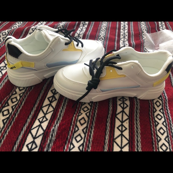 Shoes - Picture 5 of 6